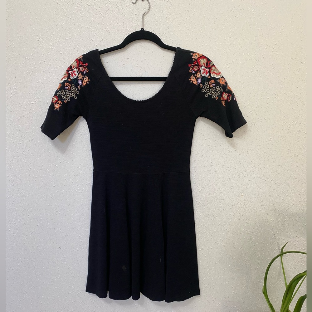 FREE PEOPLE LITTLE BLACK DRESS EMBROIDERED SLEEVES XS